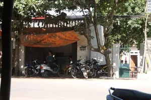 Người thân Thượng tá Khải vẫn đang nóng lòng chờ đợi tin từ biển khơi