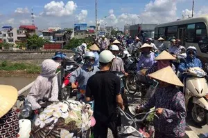 Để lại xe máy trên cầu, cô gái trẻ nhảy sông tự tử