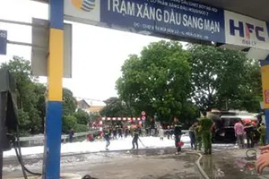 Cháy trạm xăng, nhiều người hoảng loạn