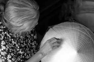 Những điều ít biết về nghề làm nón lá làng Chuông