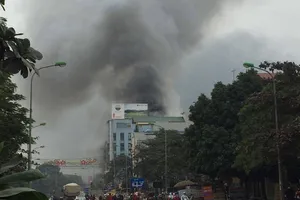  Lửa thiêu rụi nhiều tài sản tại 1 siêu thị điện máy