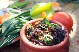 Độc đáo với món rồng đất vần niêu