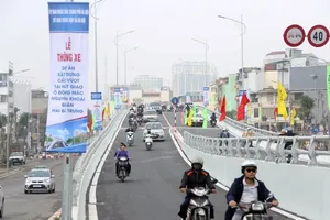 Chính thức thông xe tại cầu vượt 'khủng' làm bằng thép