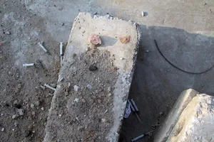 Ảnh: La liệt kim tiêm sau công trình đường sắt Nhổn