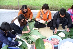 Ấm áp với lễ hội 'gói bánh chưng, gói trọn yêu thương'