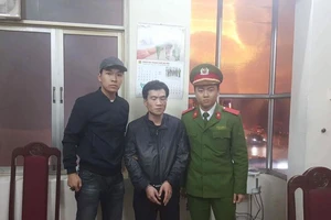  Bất ngờ tháo chạy khi bị cảnh sát dừng xe kiểm tra