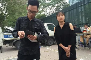 Bắt cặp đôi 9X giấu cần sa trong ví da