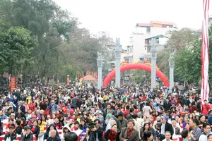 Hàng ngàn người dân dự lễ hội Gò Đống Đa