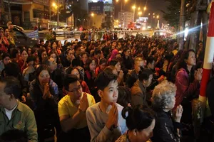 Nghẹt thở tại ngôi chùa dâng sao giải hạn đầu năm