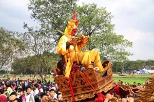 Độc đáo lễ hội rước vua, chúa ở đền Sái