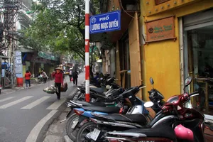 Vỉa hè Hà Nội: Chỗ thông thoáng, nơi vẫn 'tắc'