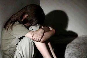 Cháu gái 3 tuổi nghi bị xâm hại ở trường