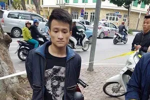 Bị kiểm tra, nam thanh niên vẫn đang ‘phê’ ma túy