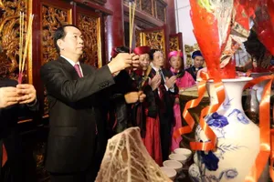 Chủ tịch nước dự lễ dâng hương tại Đền Hùng
