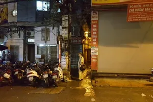  Khi không đâm người nhiều nhát rồi về nhà cố thủ