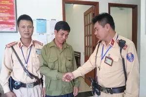 Anh xe ôm tốt bụng đưa người định tự tử đến công an