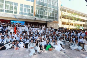 Nữ sinh duyên dáng trong ngày bế giảng