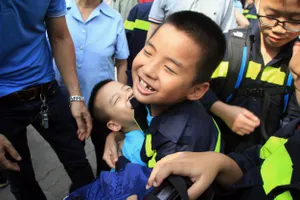 Tân binh 'nhí' háo hức trong lễ xuất quân