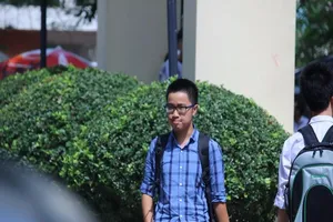 Đề thi văn trường chuyên: 'Chán vì chẳng thời sự!'