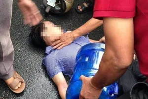 Đang chạy xe máy bị sét đánh ngất xỉu