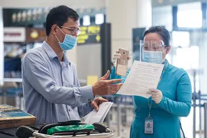 Cận cảnh sân bay Nội Bài ngày đầu mở cửa đón khách trở lại