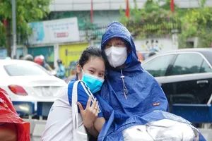 Hà Nội: Học sinh đầu và cuối cấp đến trường trở lại từ ngày 8-11