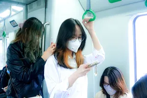 Hình ảnh ngày đầu tiên đường sắt Cát Linh - Hà Đông chính thức thu phí