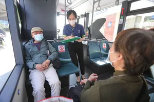 Cận cảnh tuyến xe buýt điện đầu tiên ở Hà Nội