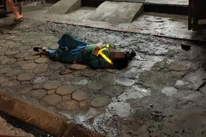 Truy tìm kẻ lái ô tô gây tai nạn cho nữ lao công 