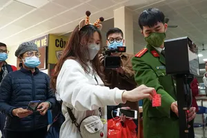 Hà Nội: Công an lắp đặt máy quét mã QR Code tại bến xe