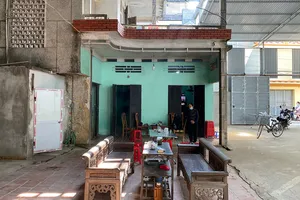 Công an triệu tập mẹ bé gái 3 tuổi có vật giống đinh ghim trong hộp sọ 