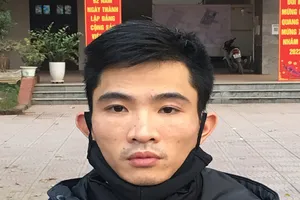 Bắt người tình của mẹ cháu bé 3 tuổi bị vật lạ ghim vào đầu