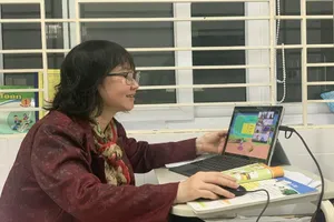 Lớp online của cô giáo F0 nằm viện, cách ly