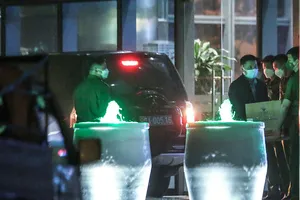 Chùm ảnh: Gần 7 tiếng khám xét trụ sở Tập đoàn FLC ở TP Hà Nội 