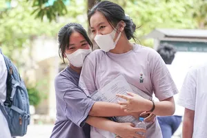 Thi vào lớp 10 ở Hà Nội: Thí sinh thở phào sau môn tiếng Anh
