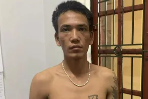 Bắt kẻ dùng dao khống chế chủ nhà cướp tài sản