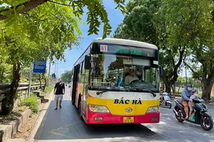 Doanh nghiệp xin dừng khai thác 5 tuyến bus vì có nguy cơ… vỡ nợ
