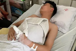 Thiếu úy công an bị chém trọng thương khi đang khống chế tội phạm truy nã