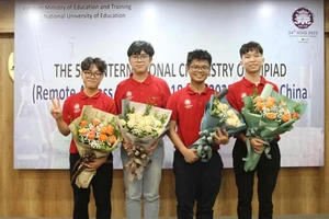Cả 4 học sinh đều đoạt huy chương vàng tại Olympic Hóa học quốc tế
