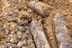 Phát hiện hơn 1 tấn đạn, pháo khi đào móng nhà