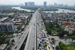 Cửa ngõ Thủ đô ùn tắc kéo dài, xảy ra nhiều vụ va chạm giao thông 