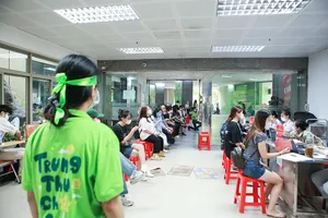 Trung thu cho em và những giọt máu đào ấm tình người