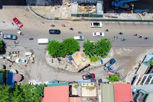 Cận cảnh căn nhà có 4 mặt tiền nằm trên 'đất vàng' ở Hà Nội