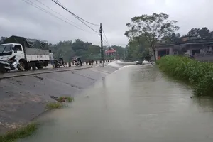 Đi qua ngầm tràn, người đàn ông bị nước lũ cuốn trôi
