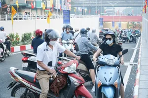 Hà Nội chính thức thông hầm chui Lê Văn Lương, nhưng giao thông vẫn ùn tắc