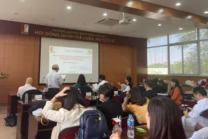 Hội đồng thẩm định đề nghị cấp bằng tiến sĩ cho nghiên cứu sinh có luận án về áo ngực