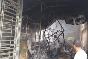 Chập điện khiến 3 ngôi nhà ở Yên Bái bị thiêu rụi 