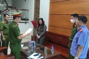 1 phụ nữ chiếm đoạt hơn 50 tỉ đồng của khách đặt mua hàng hiệu