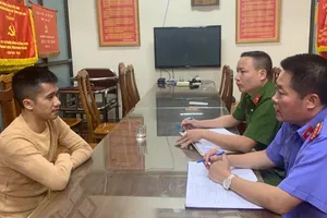 Bé gái 13 tuổi bị ép vào quán karaoke làm nhân viên