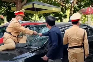 Tạm giữ Phó giám đốc một trung tâm ở Vĩnh Phúc tông CSGT